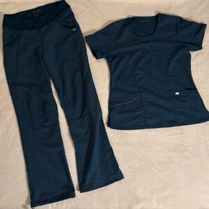 Life Threads Ergo Women's Dark Teal Scrub Set
Top Sz Small, Pants Sz Medium
